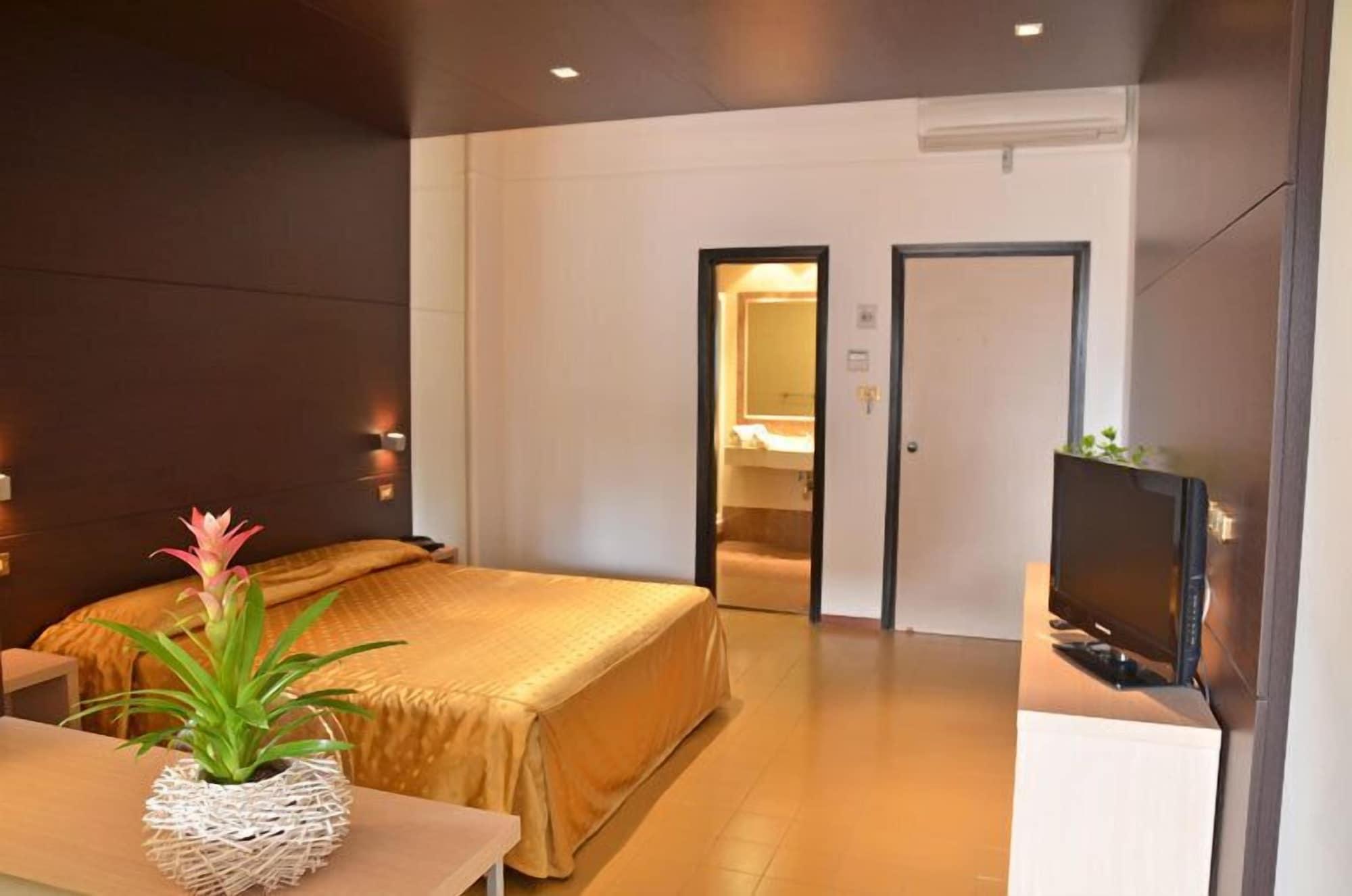 Grand Eurhotel Montesilvano Marina Buitenkant foto