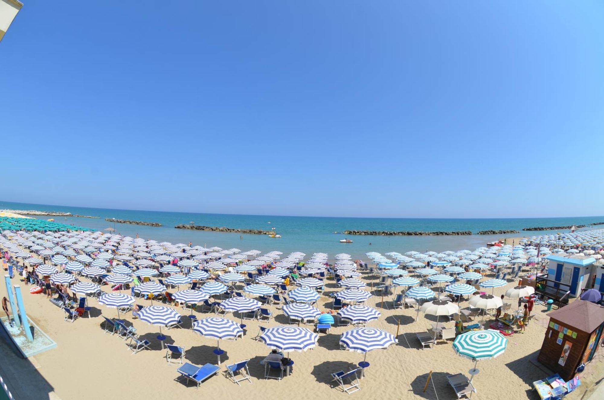 Grand Eurhotel Montesilvano Marina Buitenkant foto