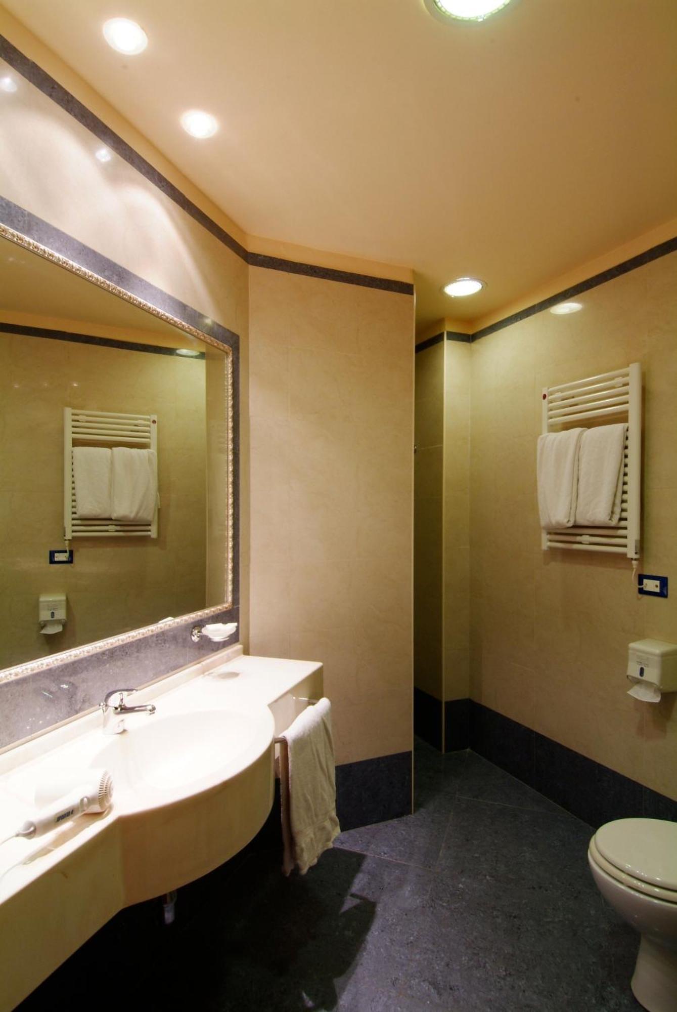 Grand Eurhotel Montesilvano Marina Buitenkant foto