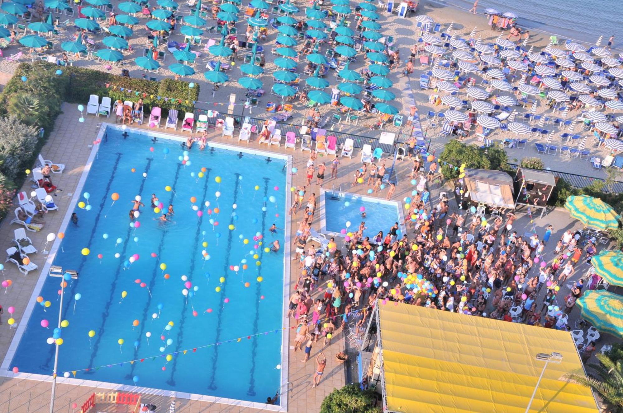 Grand Eurhotel Montesilvano Marina Buitenkant foto