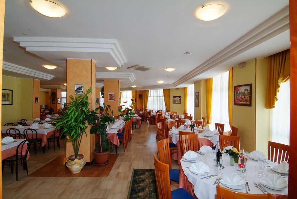Grand Eurhotel Montesilvano Marina Buitenkant foto