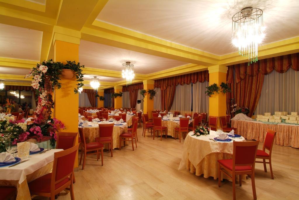 Grand Eurhotel Montesilvano Marina Buitenkant foto