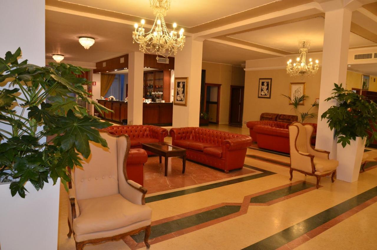 Grand Eurhotel Montesilvano Marina Buitenkant foto