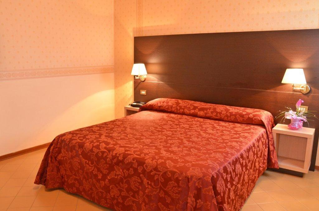 Grand Eurhotel Montesilvano Marina Buitenkant foto