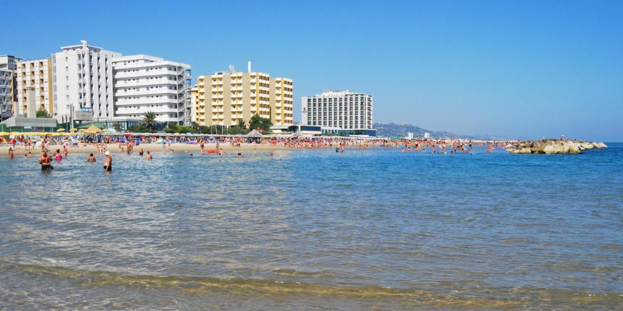 Grand Eurhotel Montesilvano Marina Buitenkant foto