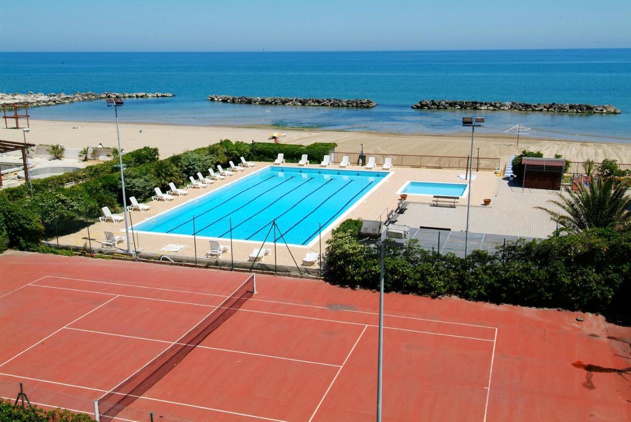 Grand Eurhotel Montesilvano Marina Buitenkant foto